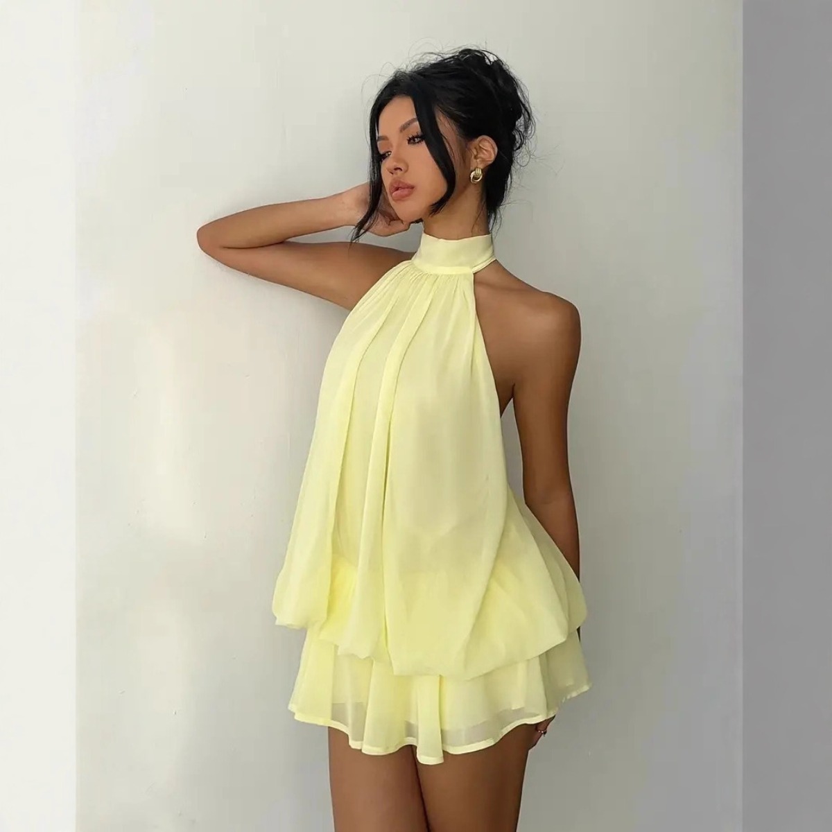 Gaun Wanita dengan Kerah Halte - Y2K Backless Halter Mini Dress ulasan dan harga